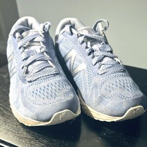 Girls size 1Y New Balance Shoes